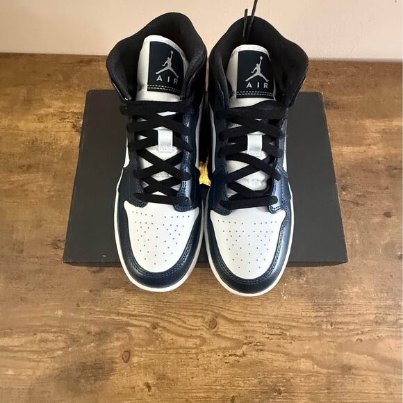 Jordan 1 Mid ‘Armory Navy’ (GS) size 5.5Y/7W - Picture 5 of 10